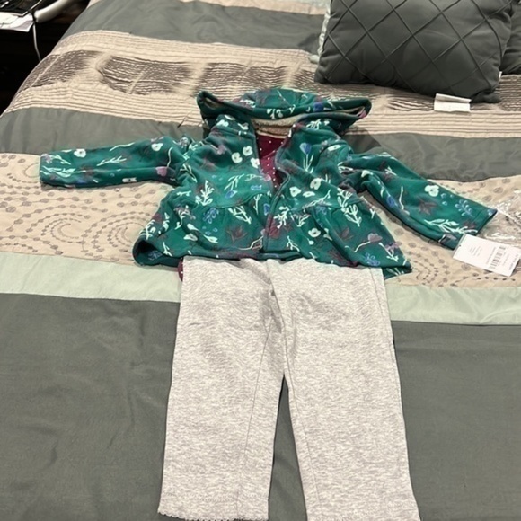 Carter’s Baby Girls 3 Piece Set - Picture 2 of 6